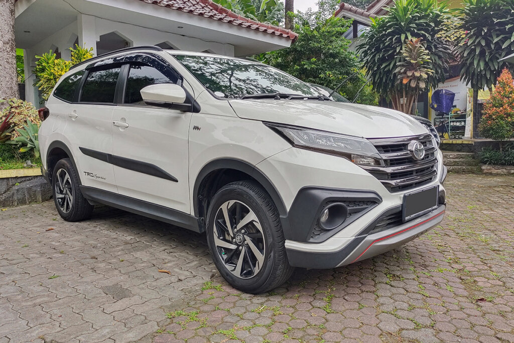 Sewa Mobil Toyota Rush di Karawang