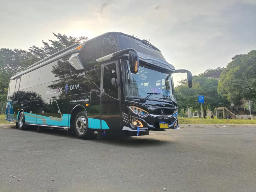 Keseruan Liburan Ke Puncak Naik Bus Pariwisata Bersama Teman-Teman